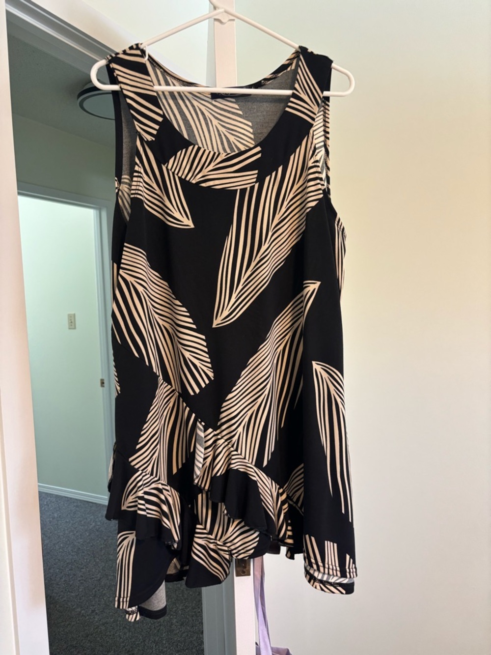 Black and Cream Abstract Leaf Ruffle Hem tank top